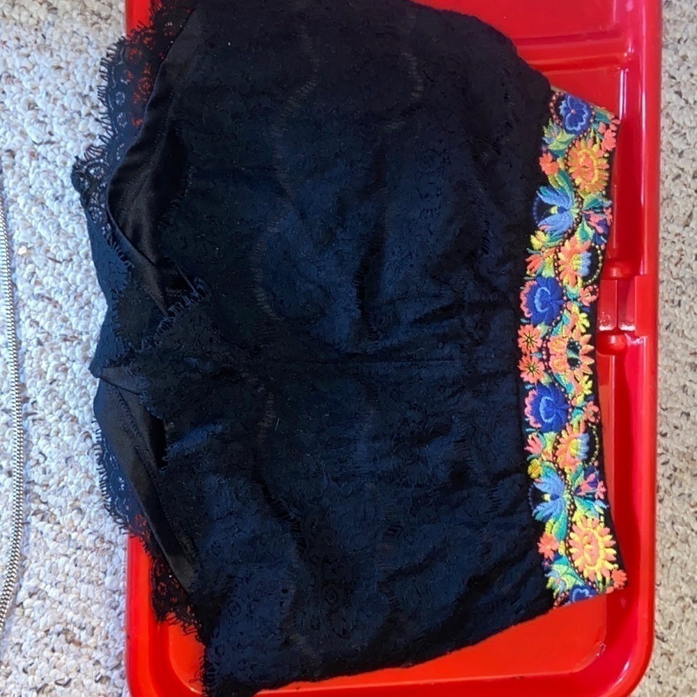Lulumari Lace Shorts black embroidered  T27